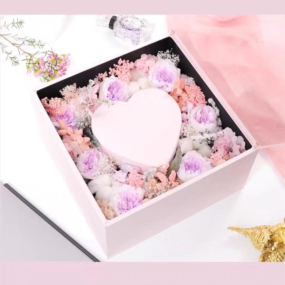 Crystal lover Pink acrylic cardboard box with heart inside