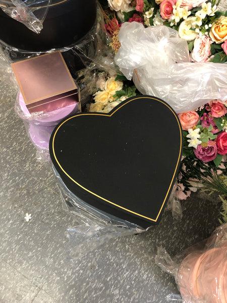 Black heart shape with gold edge Cardboard box For fresh or preserved Flowers