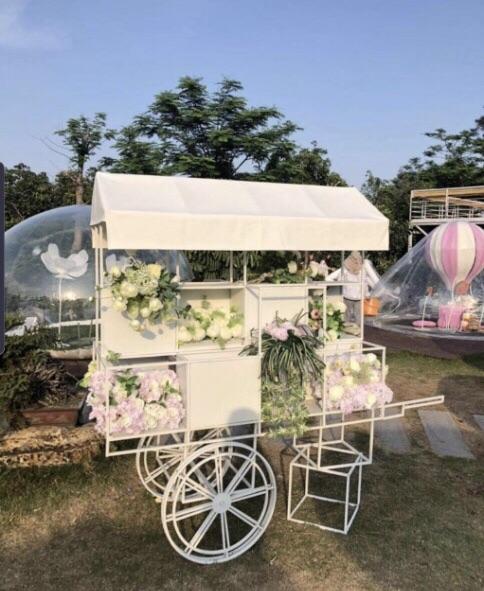 White flower/sweet cart