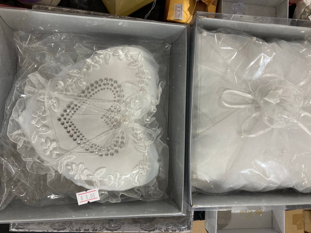 White Heart Ring Pillow Accessories