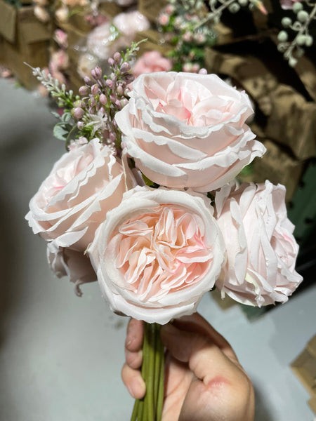 Austin Rose Bouquet Handtied (cream) bunch
