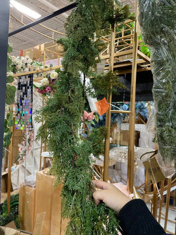 96”/2.45m Cedar Wreath Christmas decor