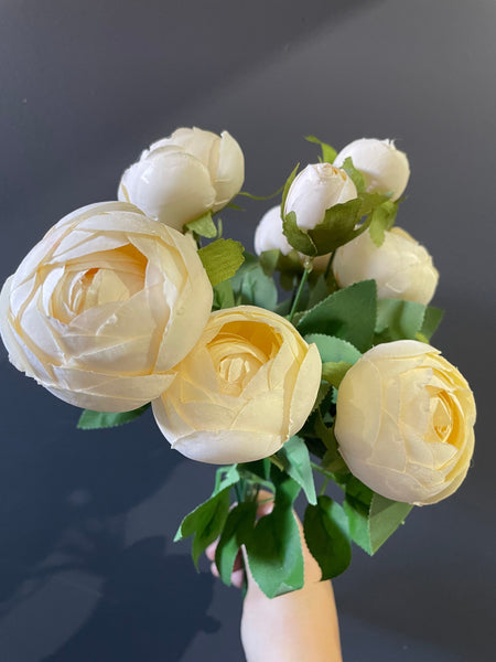 Champagne Cream Ranunculus bunch (10 head/bud Silk flower)