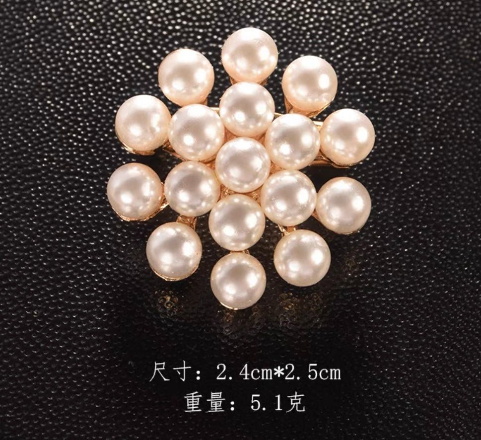 Small Diamond Brooch decoration 1” diameter gold